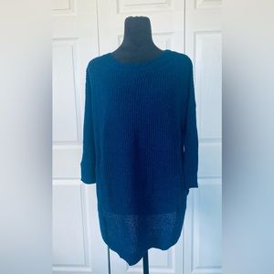 Express Sweater with 3/4 sleeves and rounded hem